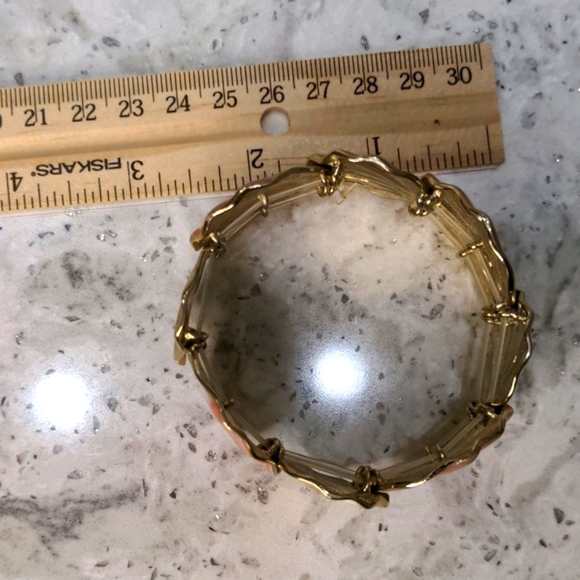 Unique Seashell Stretch Bracelet - Picture 5 of 5